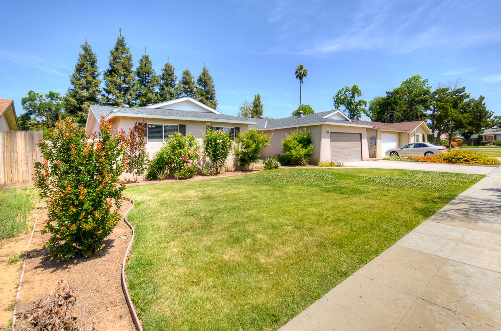 Single Family in Fresno - photo 2