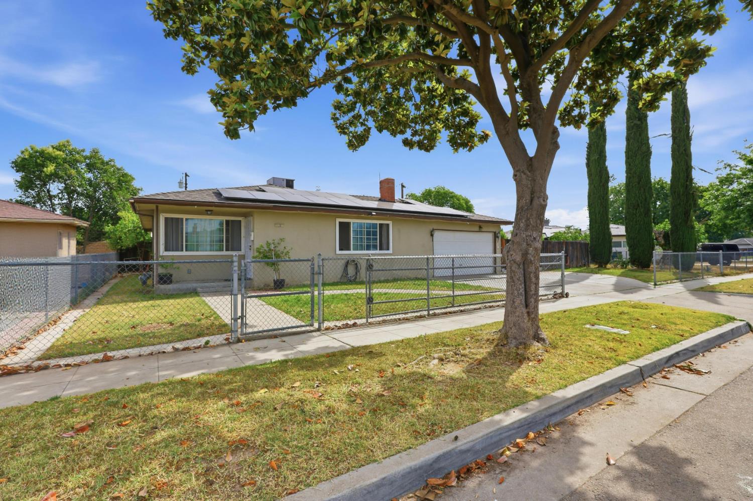 Single Family in Fresno - photo 3