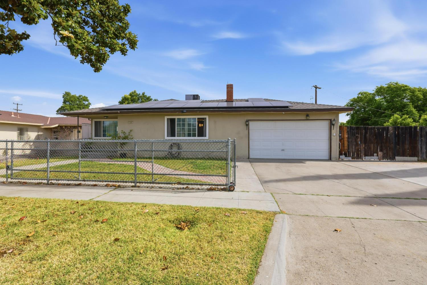 Single Family in Fresno - photo 2