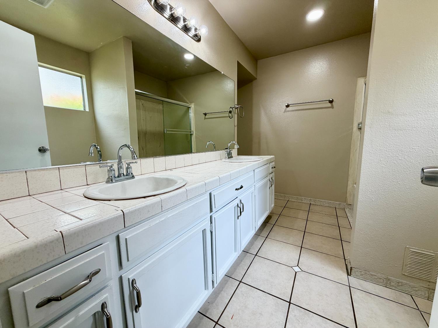 1250 E Shaw Avenue UNIT&nbsp;122, Fresno, CA, 93710