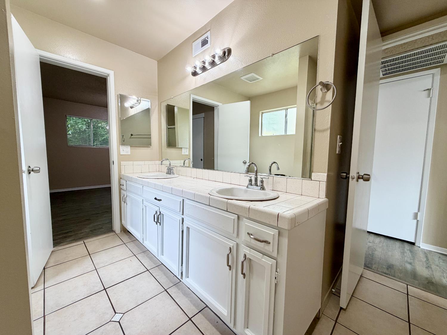 1250 E Shaw Avenue UNIT&nbsp;122, Fresno, CA, 93710