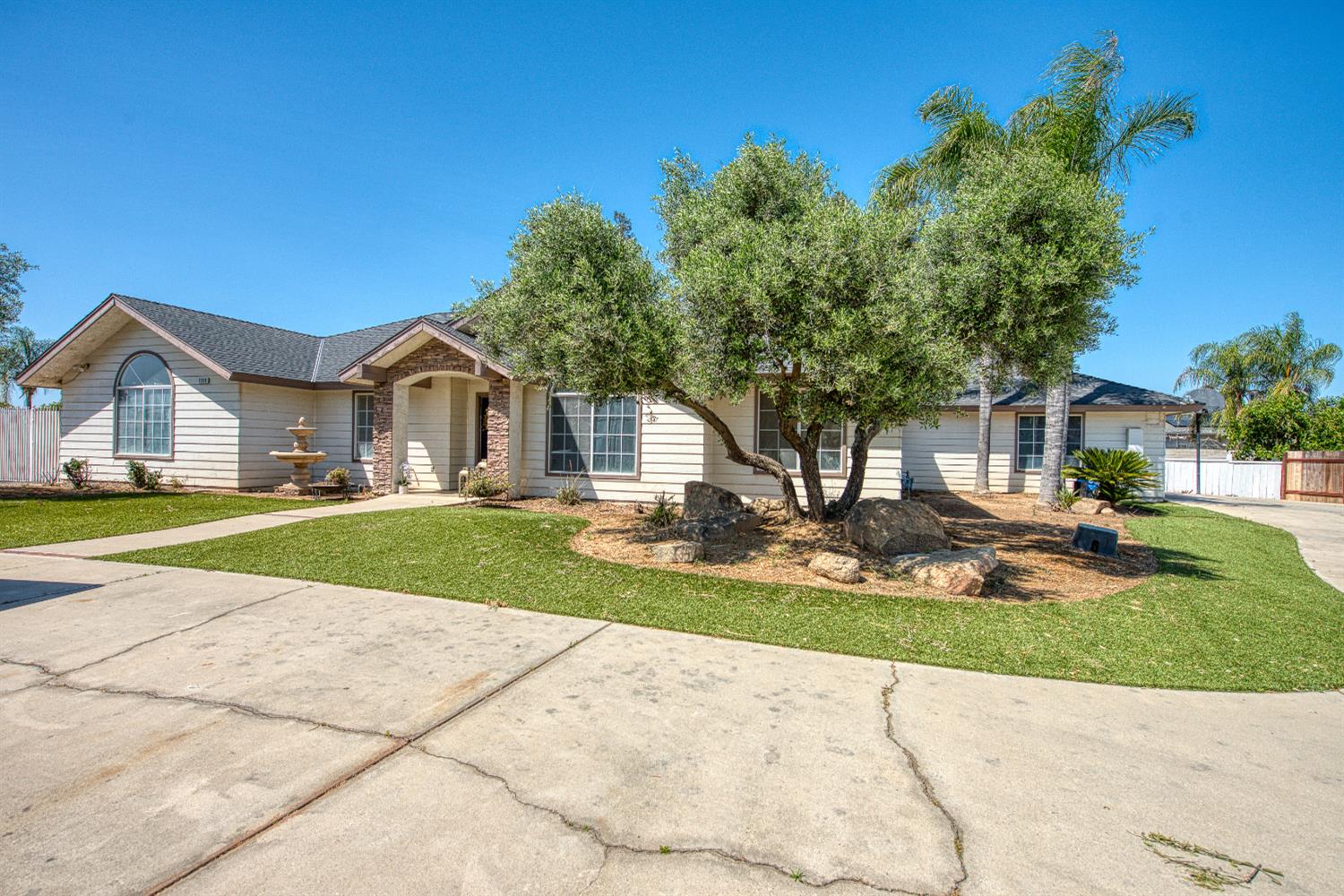 Duplex in Fresno - photo 3