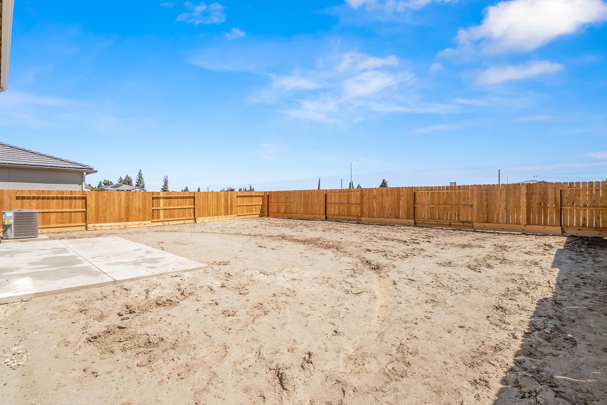 Single Family in Fresno - photo 2