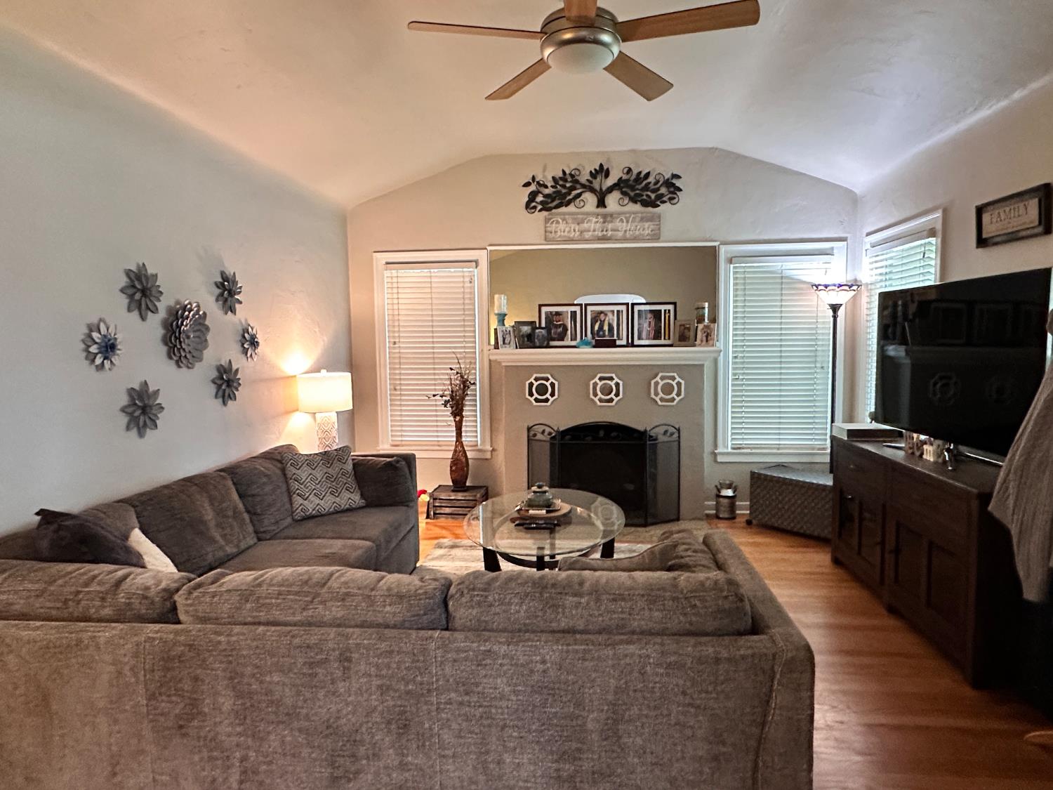 2049 N Adoline Avenue, Fresno, CA, 93705