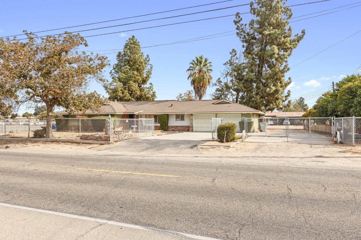 Single Family in Fresno - photo 2