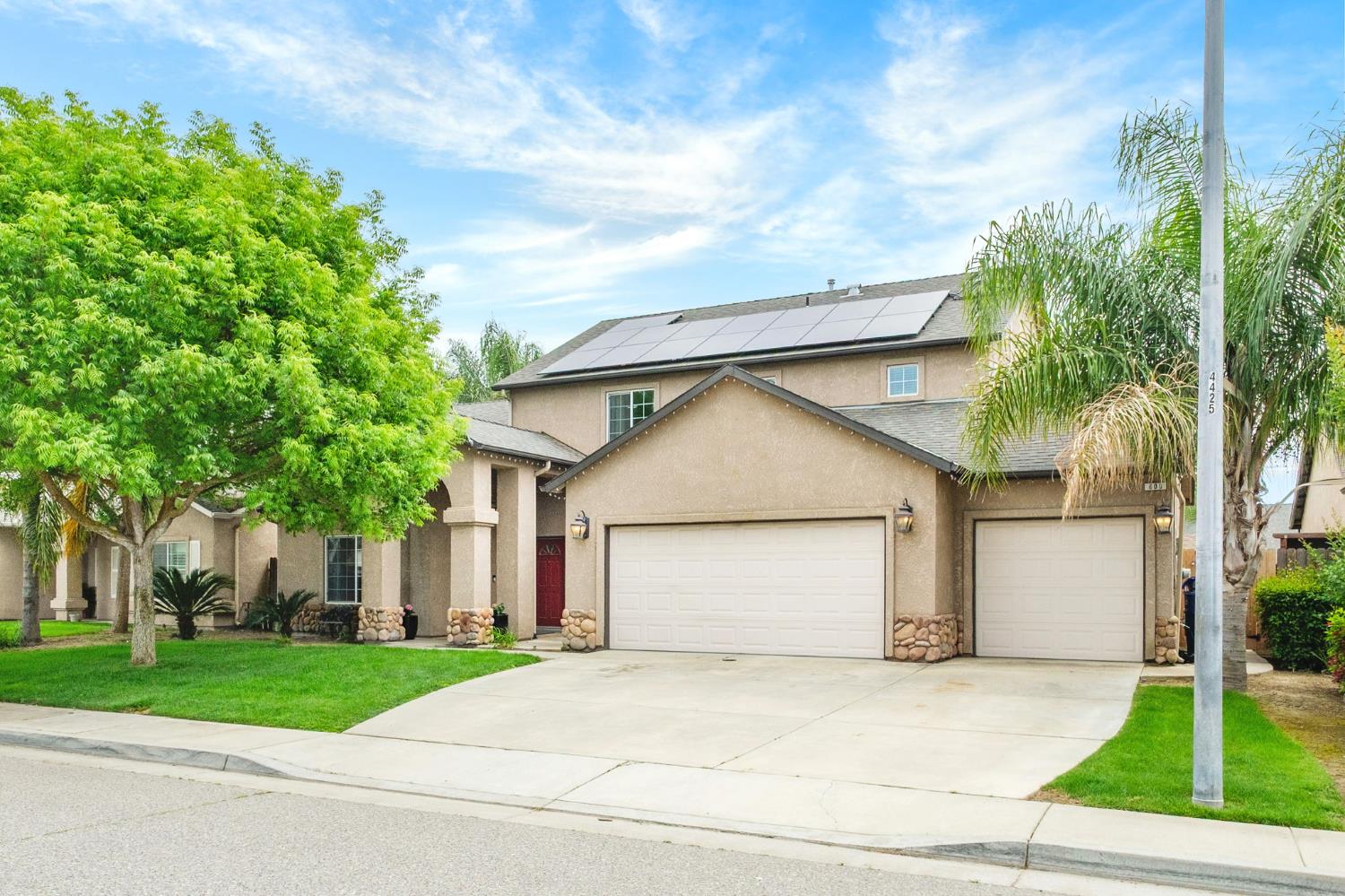 Single Family in Kingsburg - photo 2
