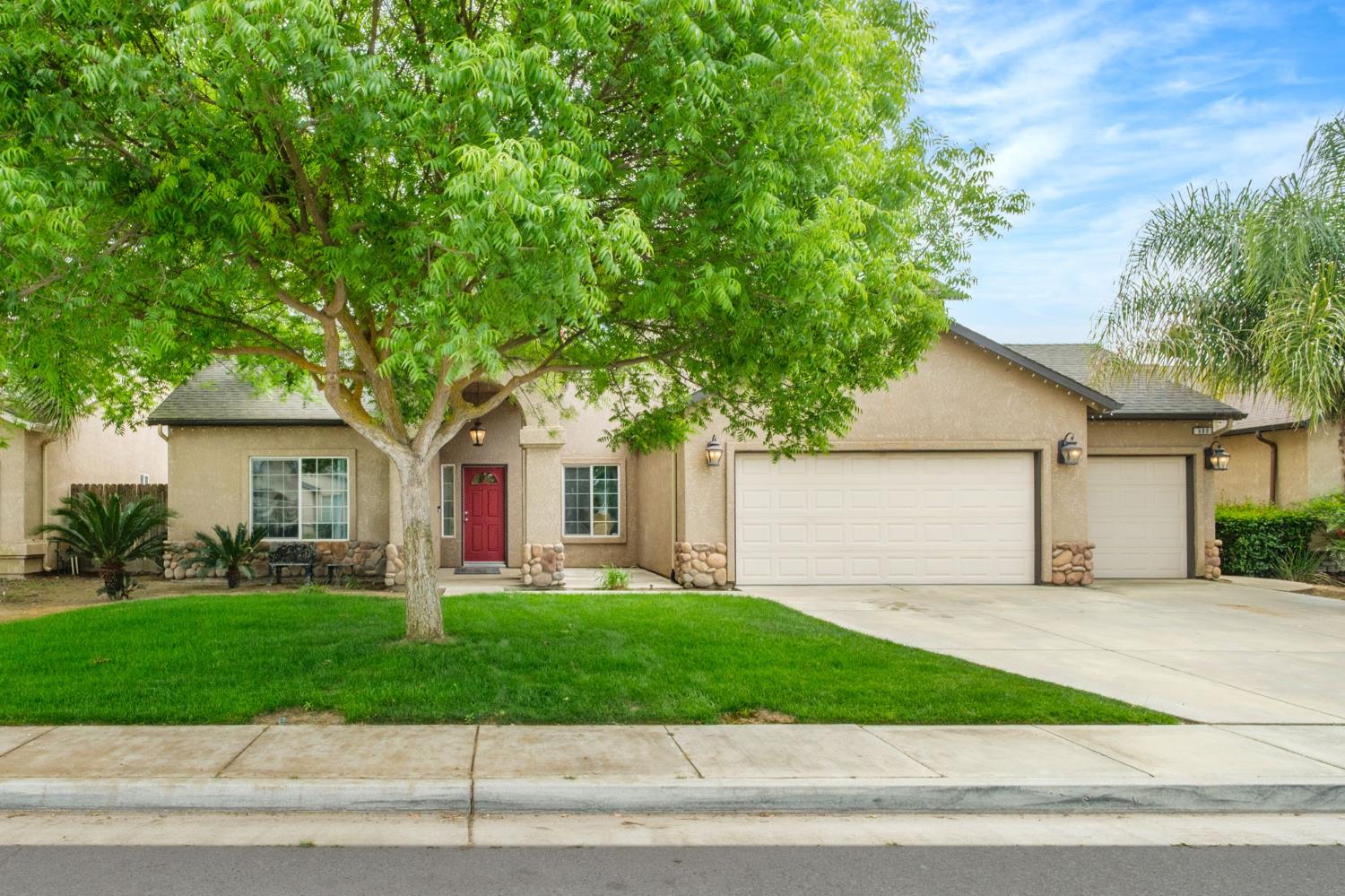 Single Family in Kingsburg