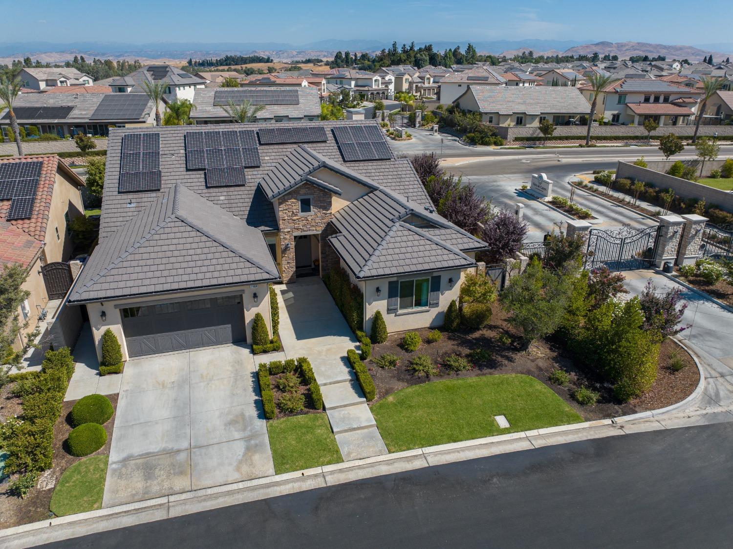 Single Family in Fresno - photo 2