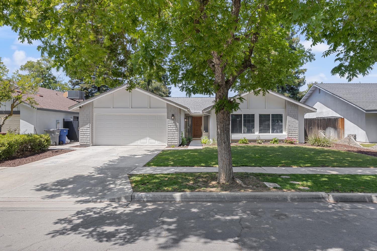 5361 N El Sol Avenue, Fresno, CA, 93722