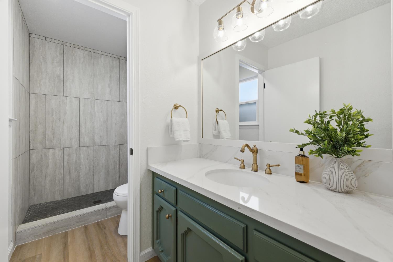 5361 N El Sol Avenue, Fresno, CA, 93722