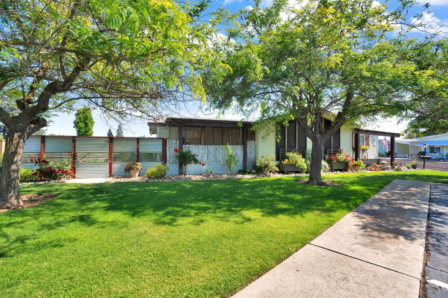 Mobile Home in Sanger - photo 2