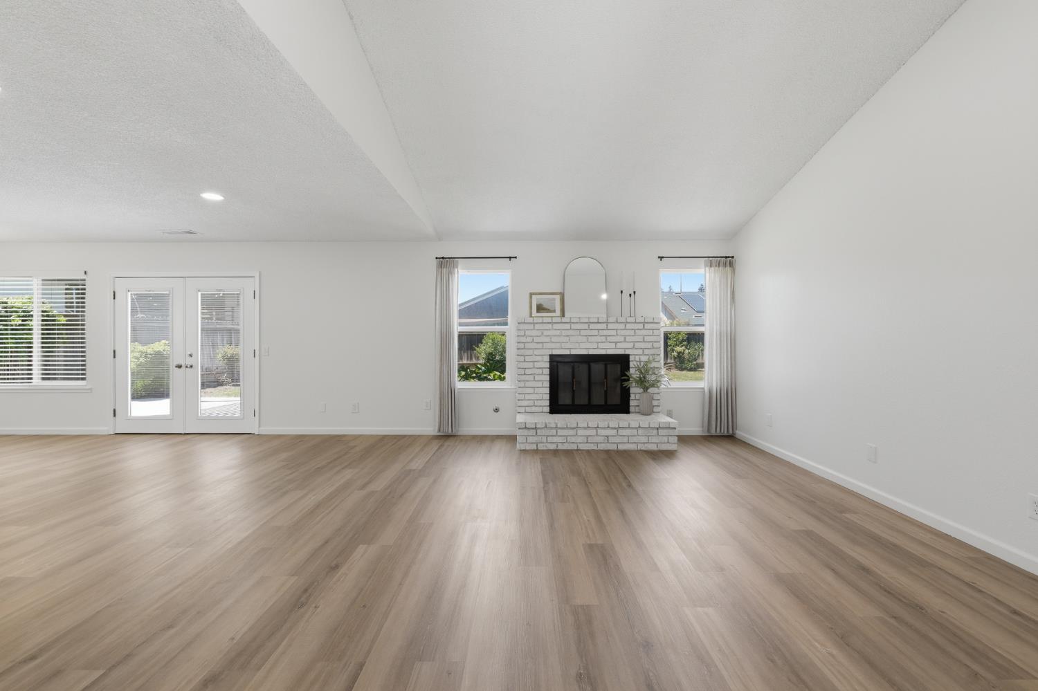 5361 N El Sol Avenue, Fresno, CA, 93722