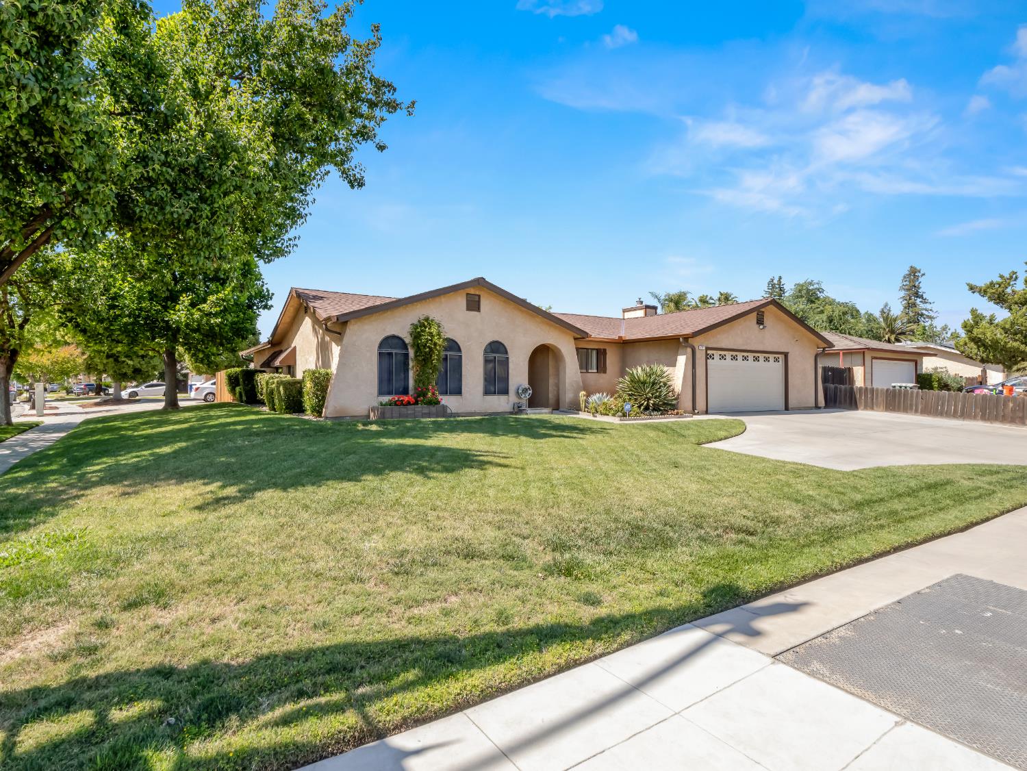 Single Family in Fresno - photo 2