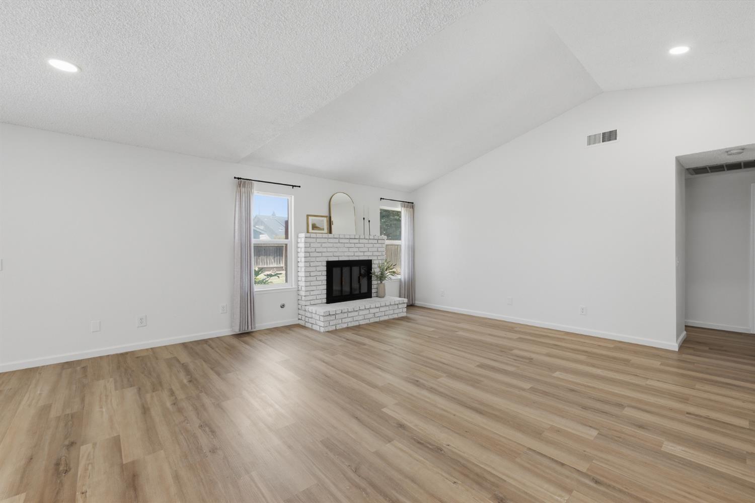 5361 N El Sol Avenue, Fresno, CA, 93722