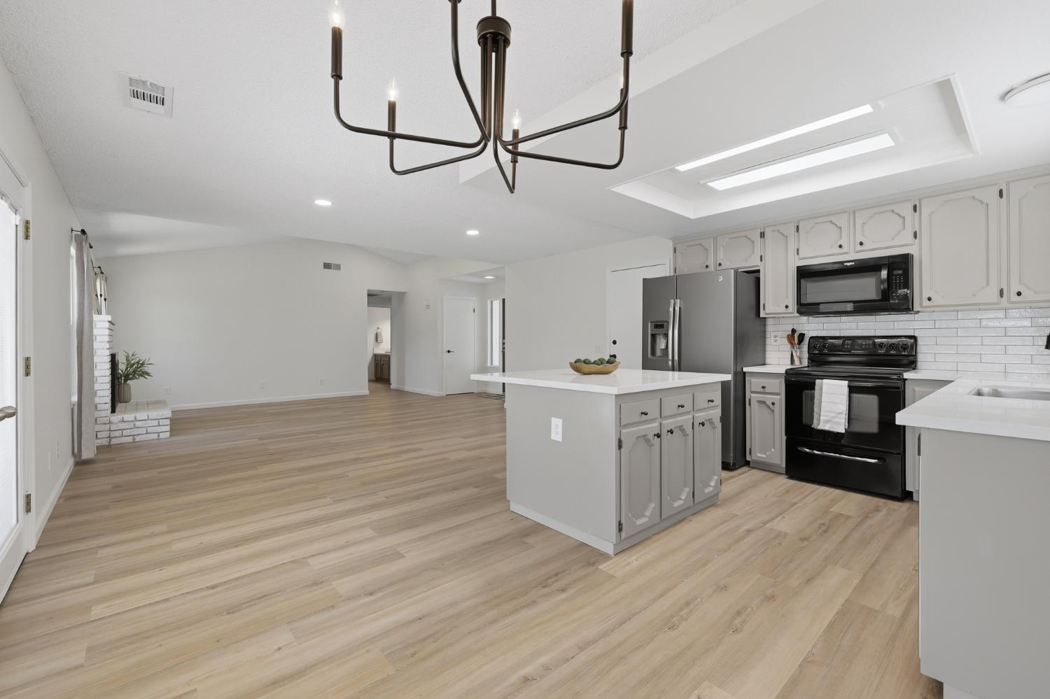 5361 N El Sol Avenue, Fresno, CA, 93722