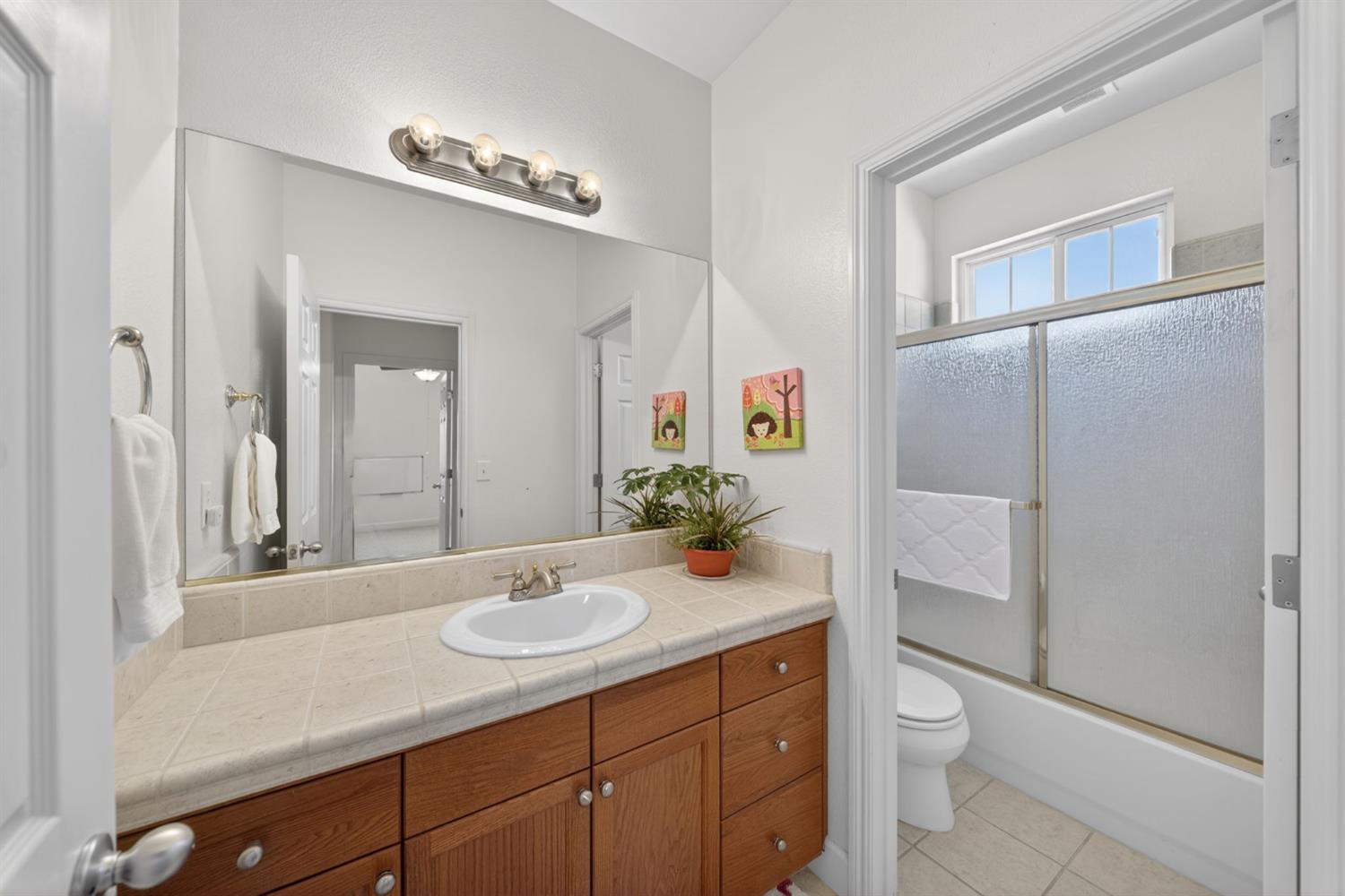 3084 Rall Avenue, Clovis, CA, 93619