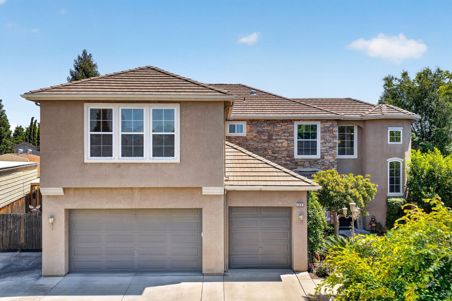 $750,000+
