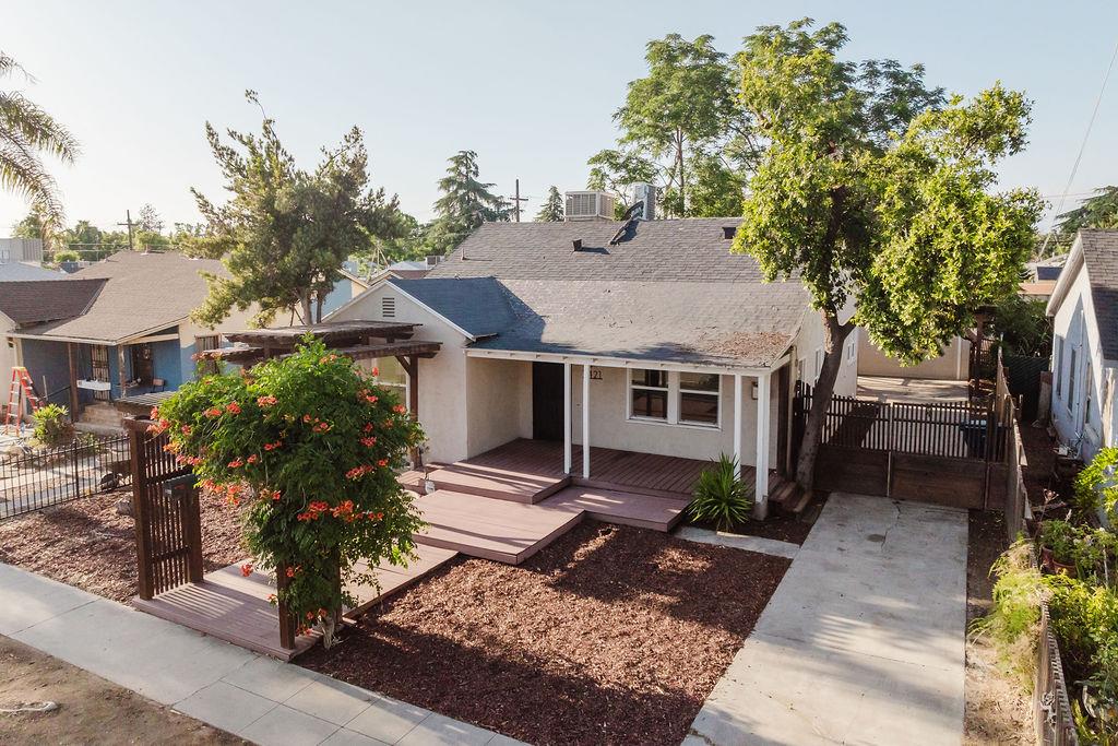 Single Family in Fresno - photo 2