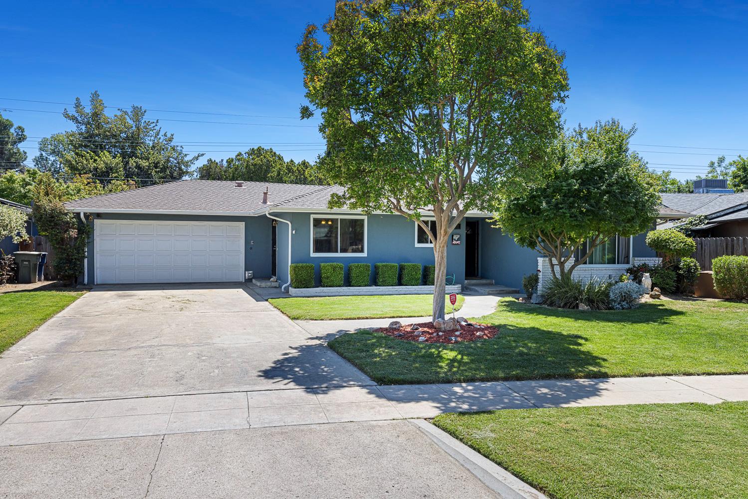 Single Family in Fresno - photo 2