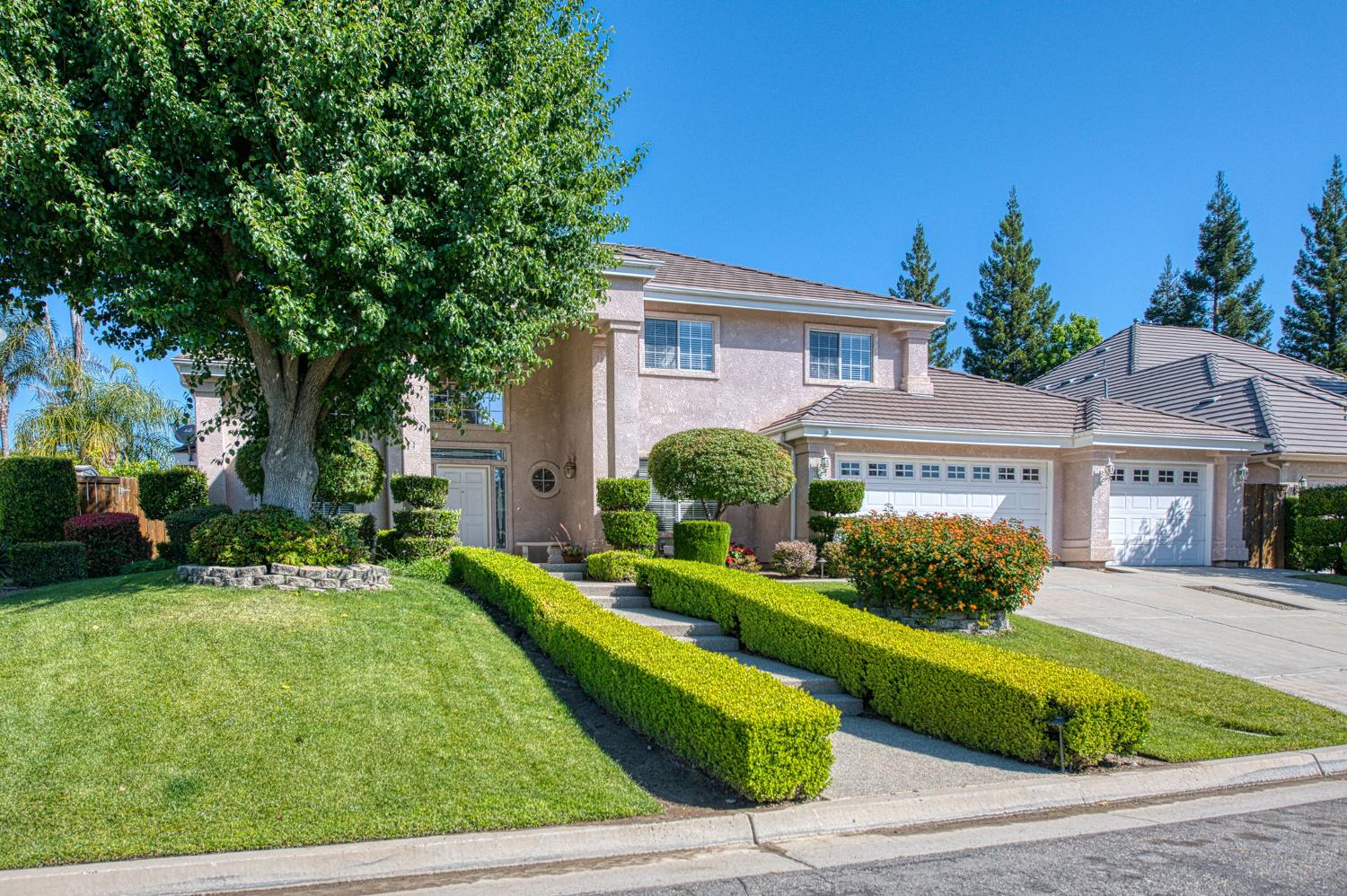 Single Family in Fresno - photo 2