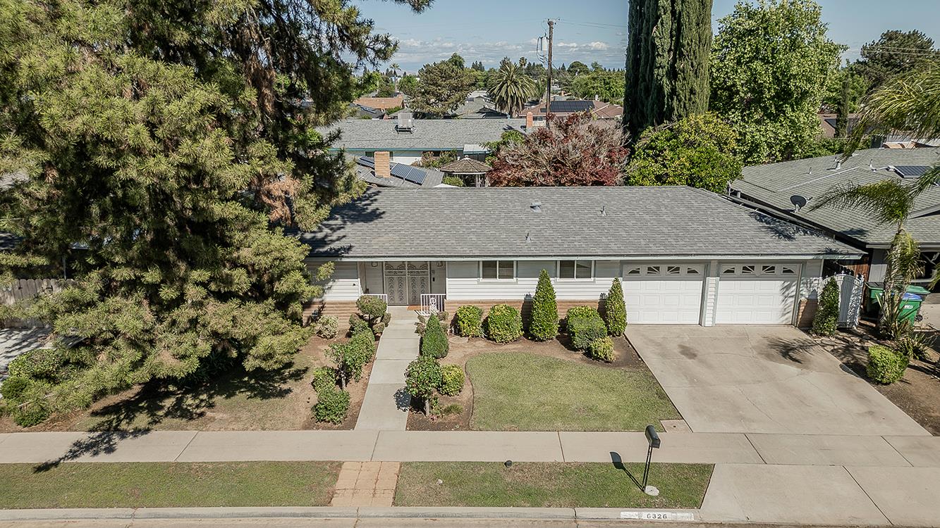 Single Family in Fresno - photo 2