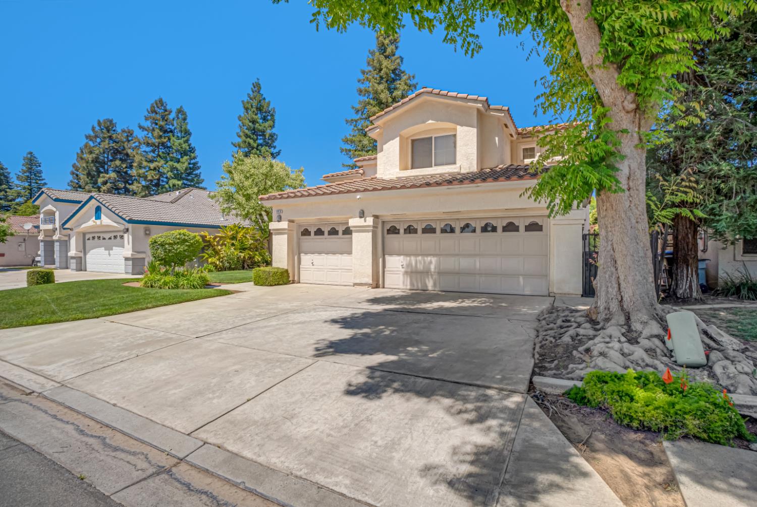 Single Family in Fresno - photo 2