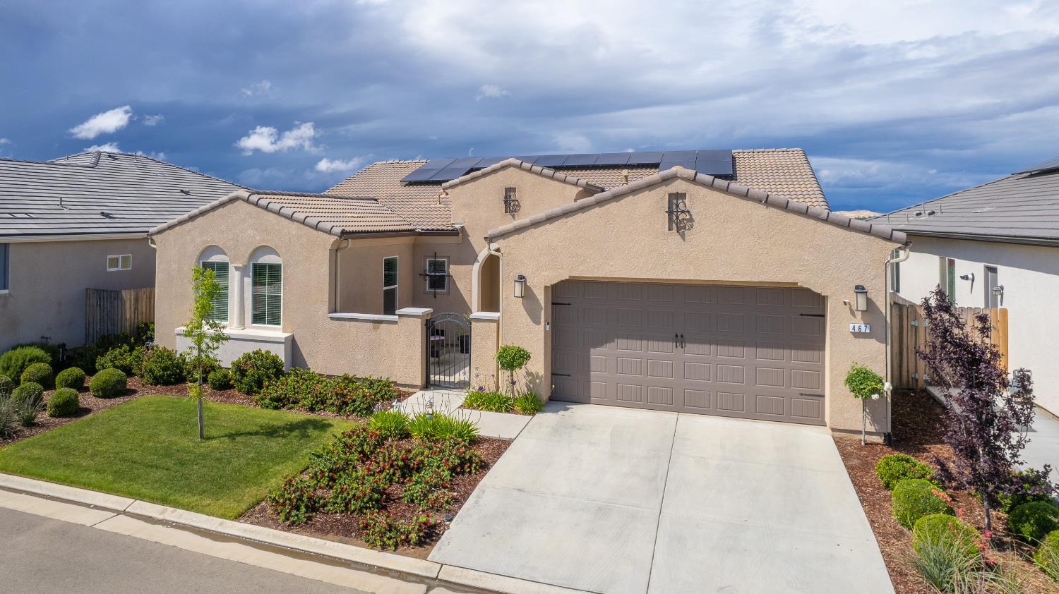 $750,000+