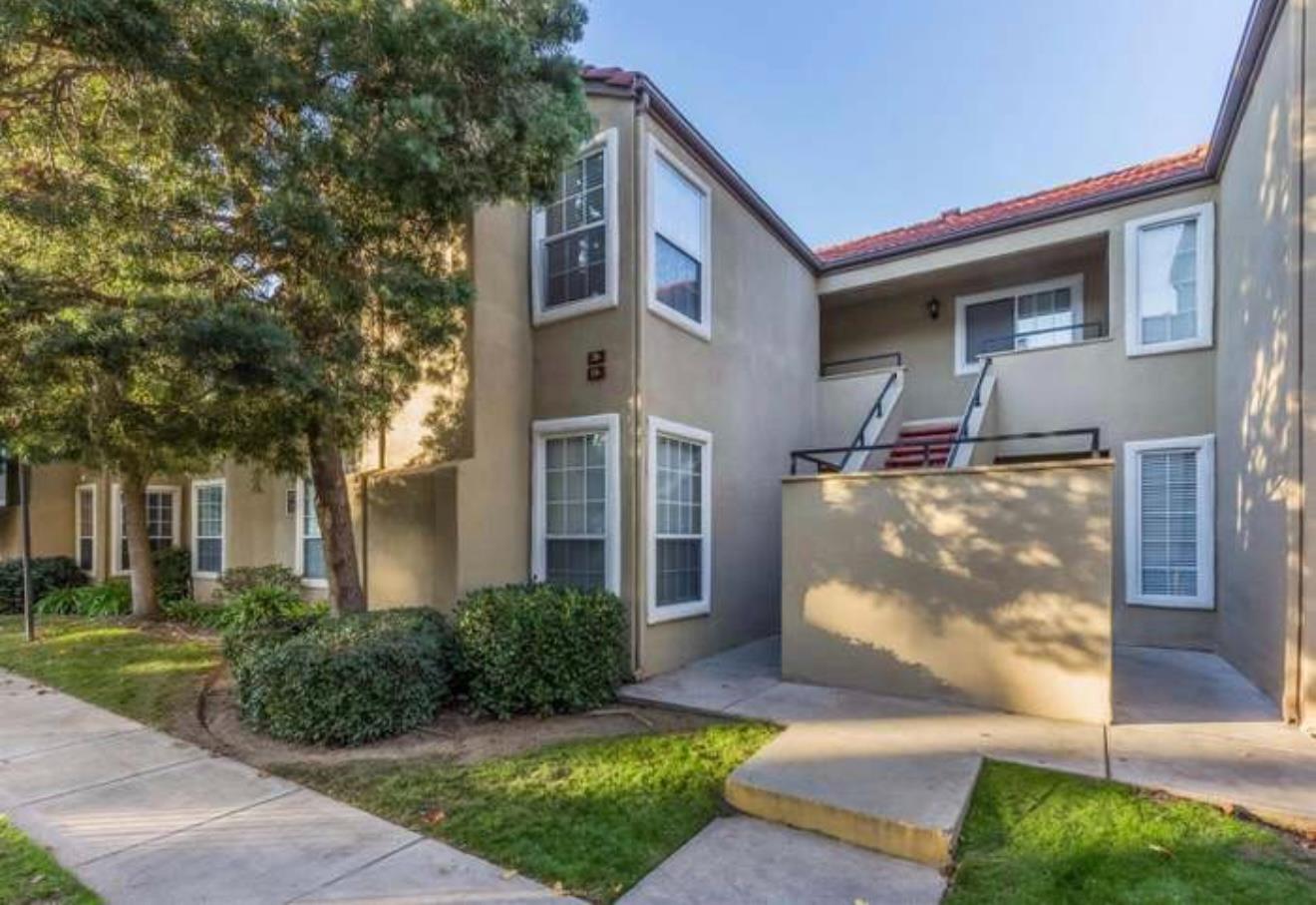 Condo in Fresno - photo 2