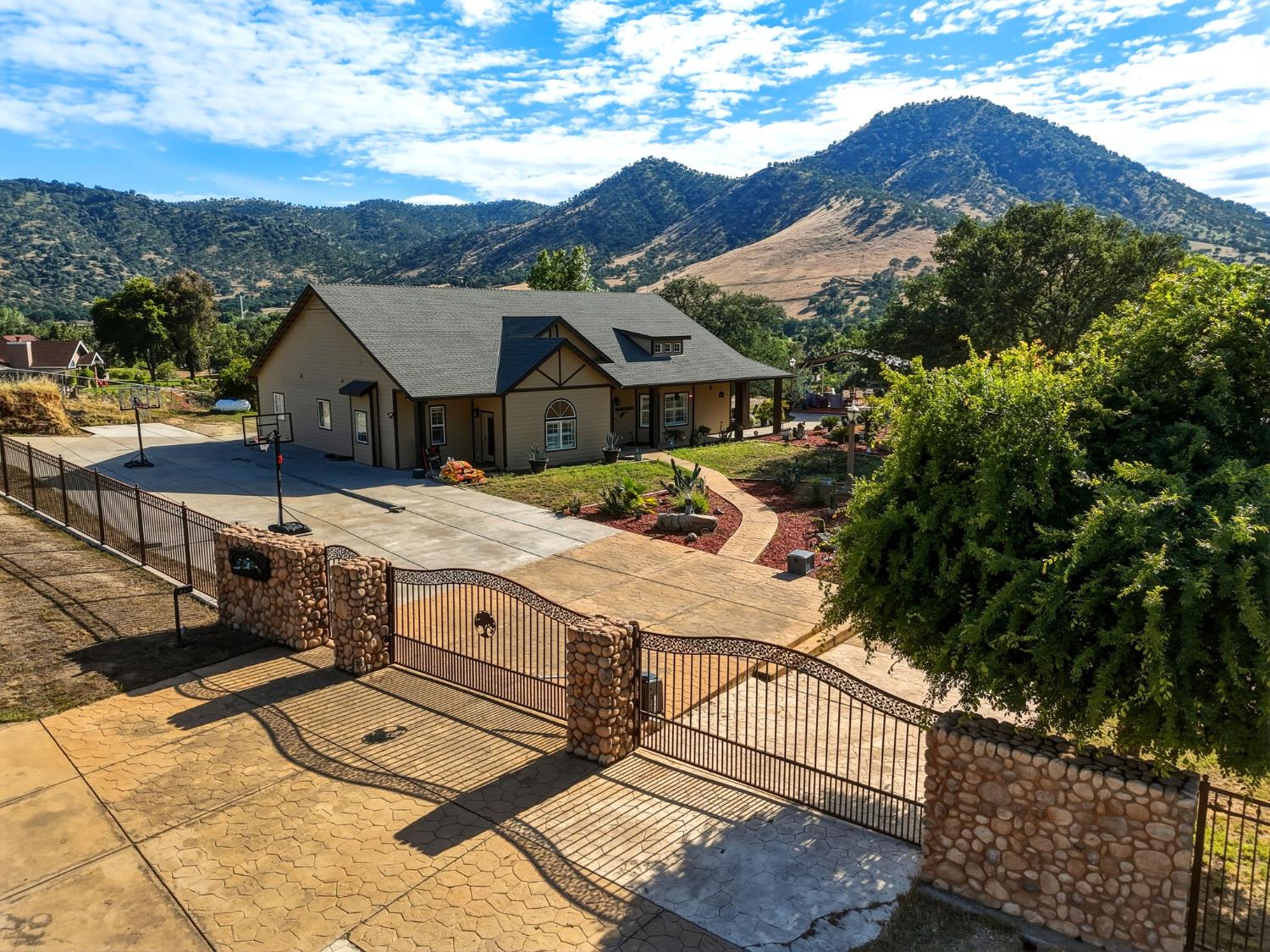 Single Family in Sanger