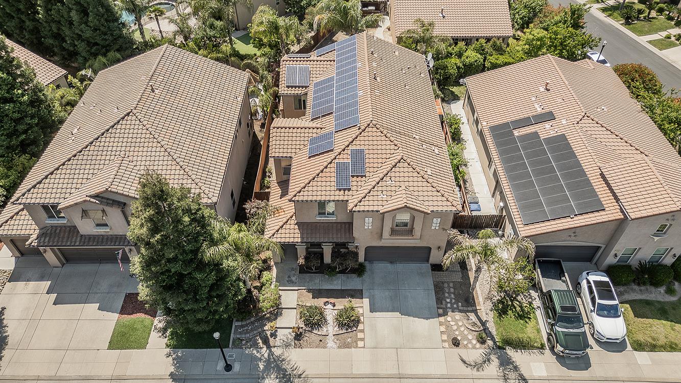 Single Family in Fresno - photo 2