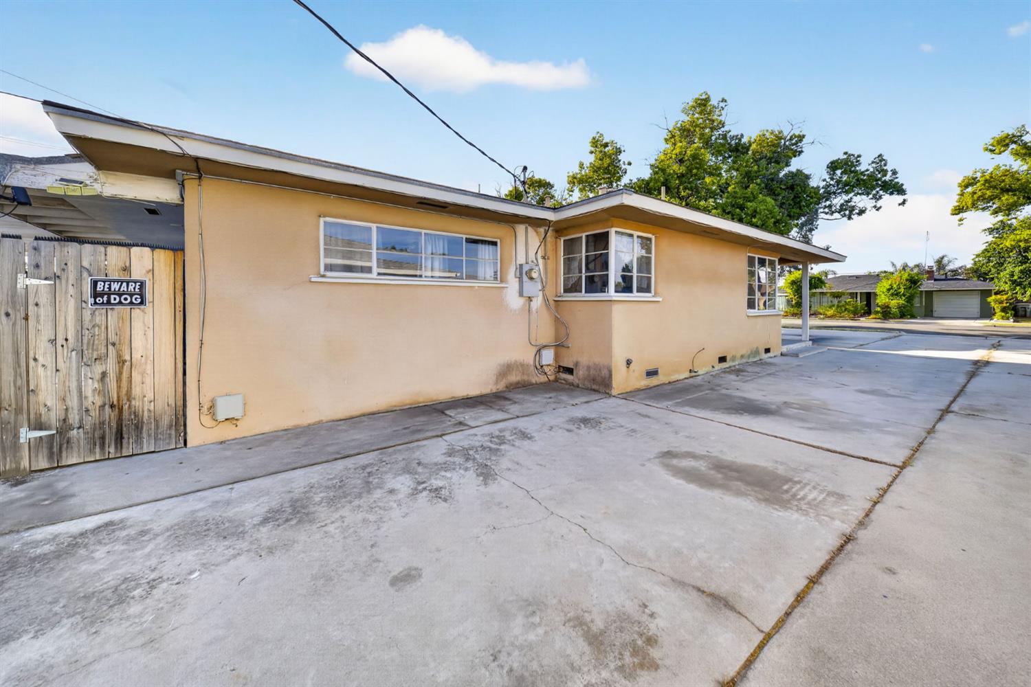 1025 W Fedora Avenue, Fresno, CA, 93705