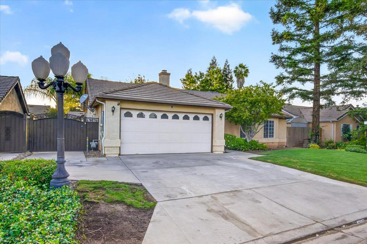 Single Family in Fresno - photo 2