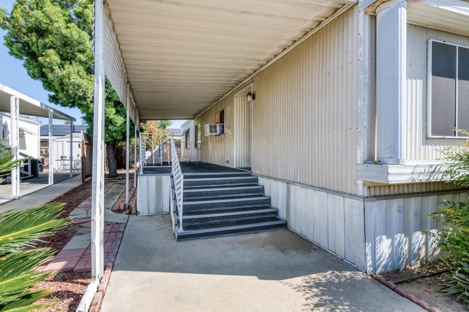Mobile Home in Fresno - photo 3