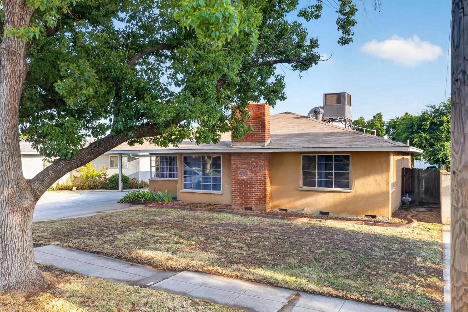 1025 W Fedora Avenue, Fresno, CA, 93705