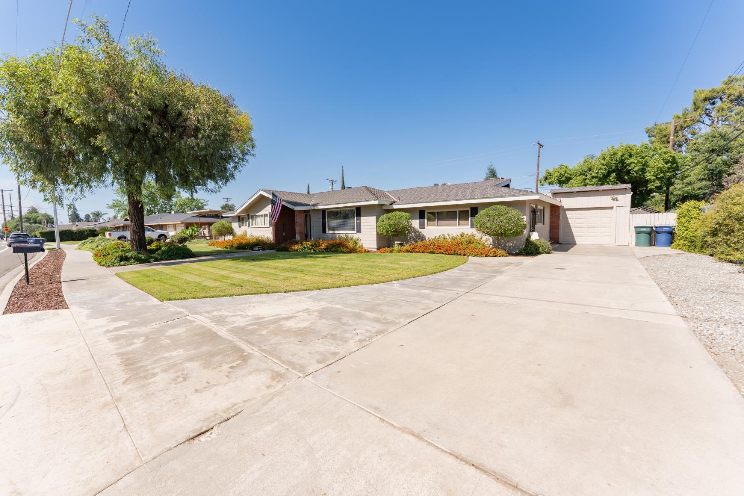 1145 N M Street, Tulare CA 93274