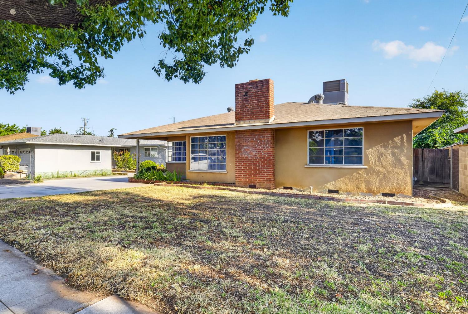 1025 W Fedora Avenue, Fresno, CA, 93705