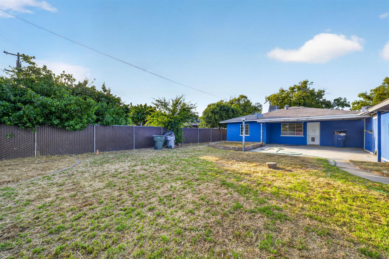 1025 W Fedora Avenue, Fresno, CA, 93705