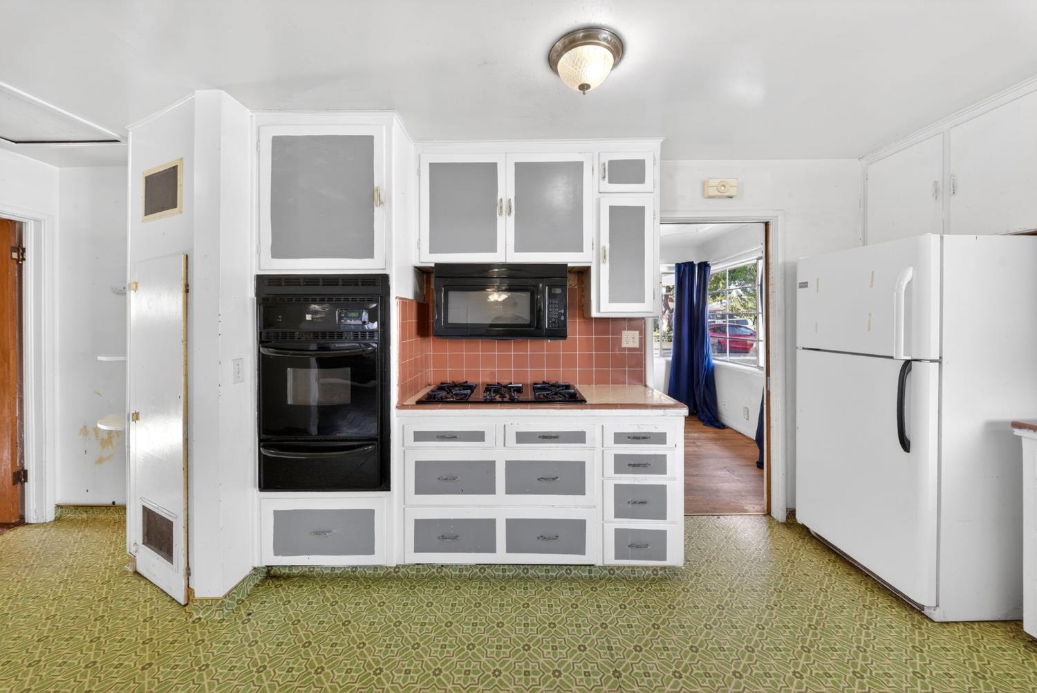 1025 W Fedora Avenue, Fresno, CA, 93705