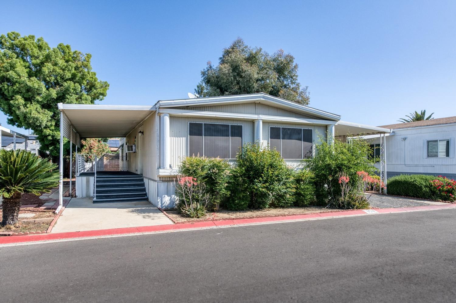 Mobile Home in Fresno - photo 2