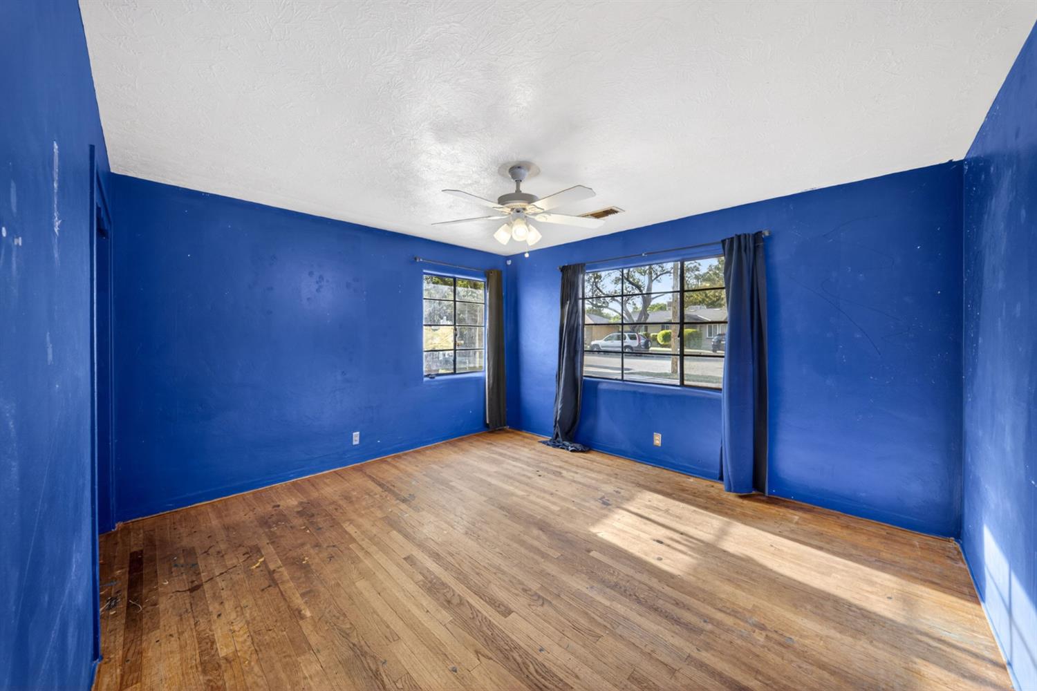 1025 W Fedora Avenue, Fresno, CA, 93705