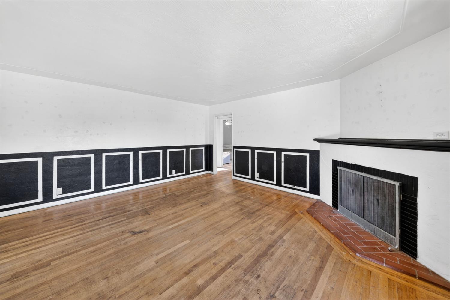 1025 W Fedora Avenue, Fresno, CA, 93705