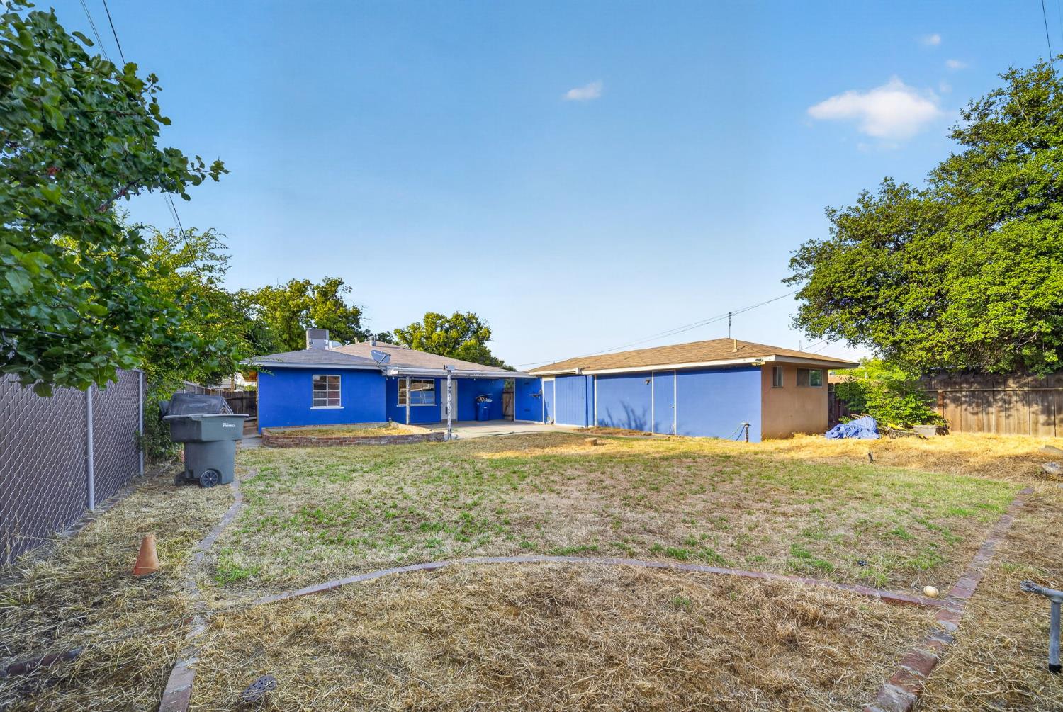 1025 W Fedora Avenue, Fresno, CA, 93705