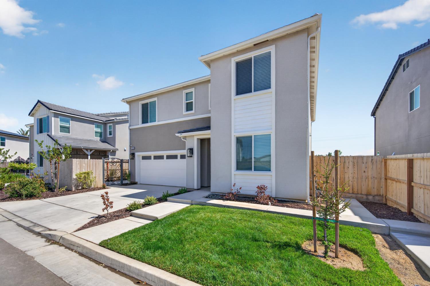 Single Family in Fresno - photo 2