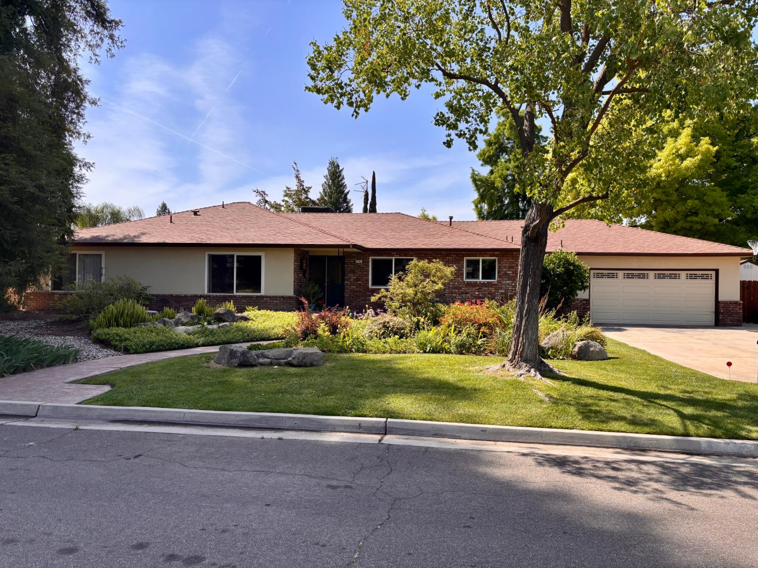 Single Family in Fresno - photo 2