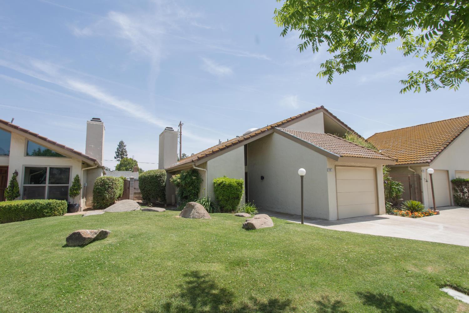 Condo in Fresno - photo 2