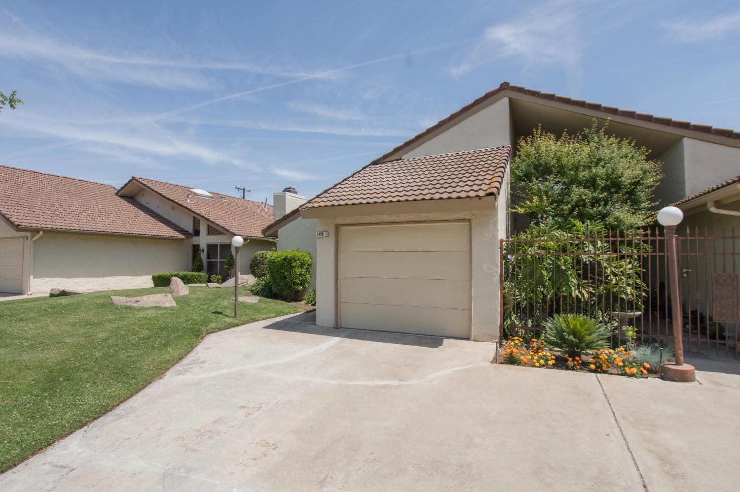 Condo in Fresno - photo 3