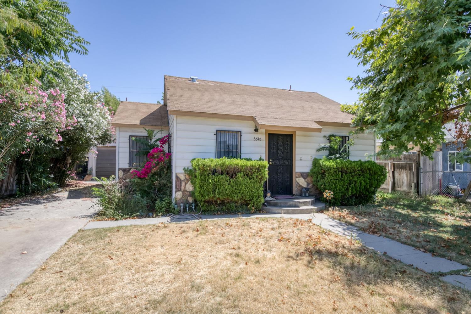 Single Family in Fresno - photo 3