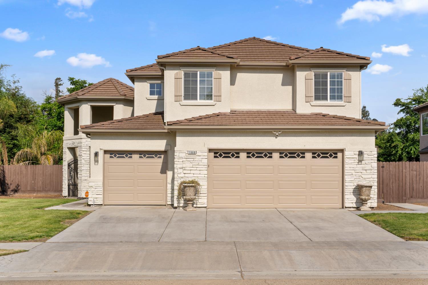 Single Family in Fresno - photo 2