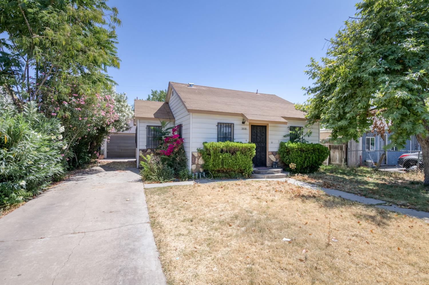 Single Family in Fresno - photo 2