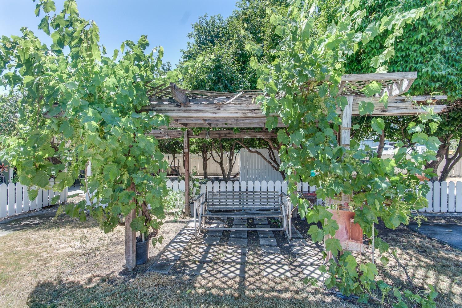 9077 N Fowler Avenue, Clovis, CA, 93619
